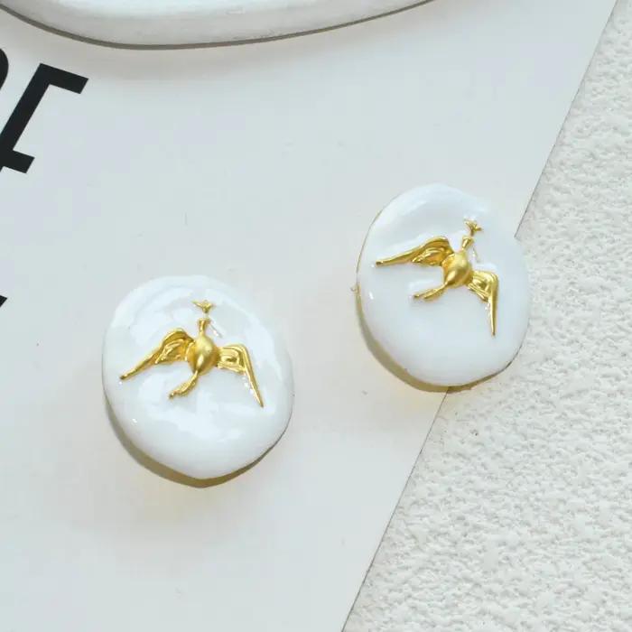 Boucles d'oreilles rondes élégantes aux motifs d'oiseaux dorés pour femmes mode et collection tendance