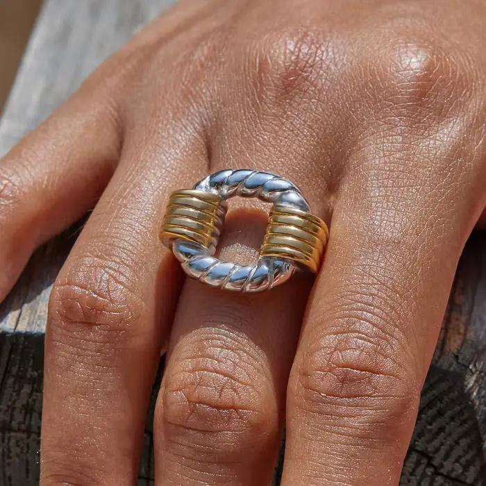 Bague ouverte torsadée bicolore classique Miia Jewelry, en acier inoxydable plaqué or 18 carats, pliable et irrégulière, pour femme