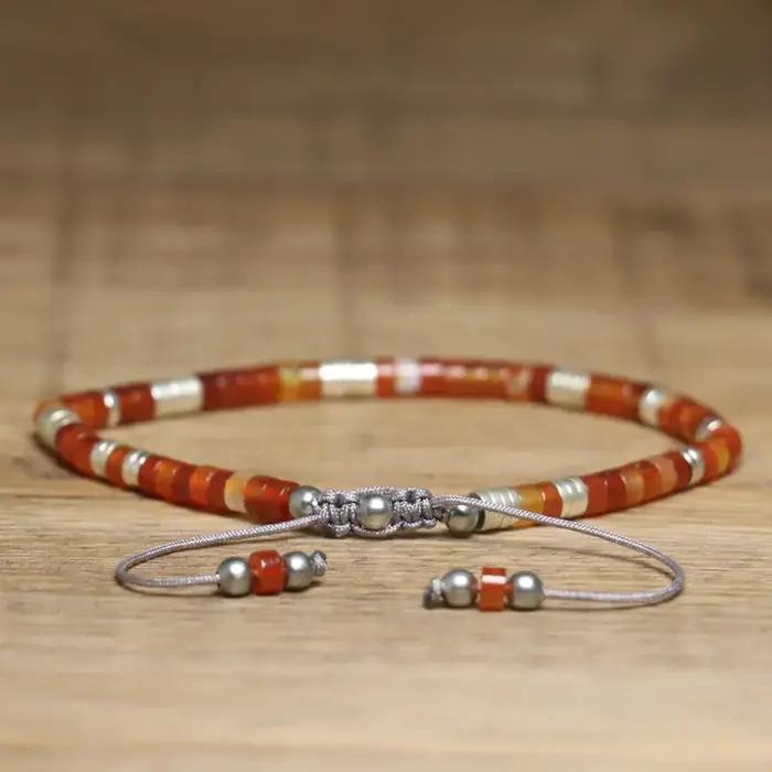 Bracelet Bohème en pierre agate rouge unique et personnalisable pour femmes et hommes occasions spéciales et quotidiennes