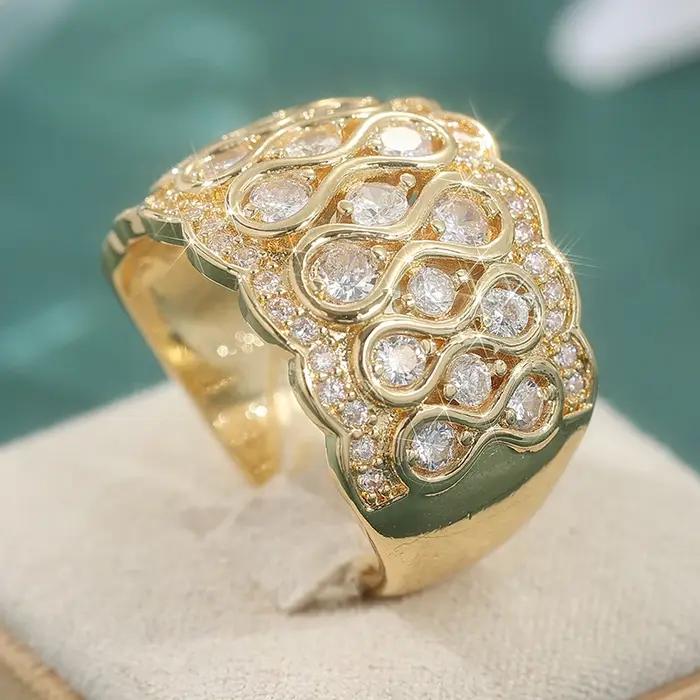 Bague Magnifique Plaqué Or avec Zirconiums Synthétiques Pavés pour Femme – Bijou de Mode Élégant pou