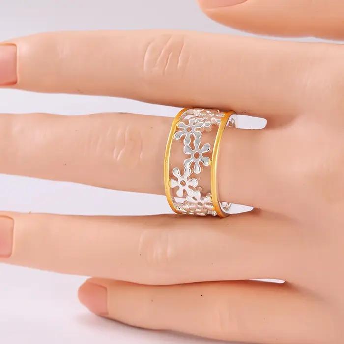 Bague ethnique pour femme sculptée à la main avec motif floral