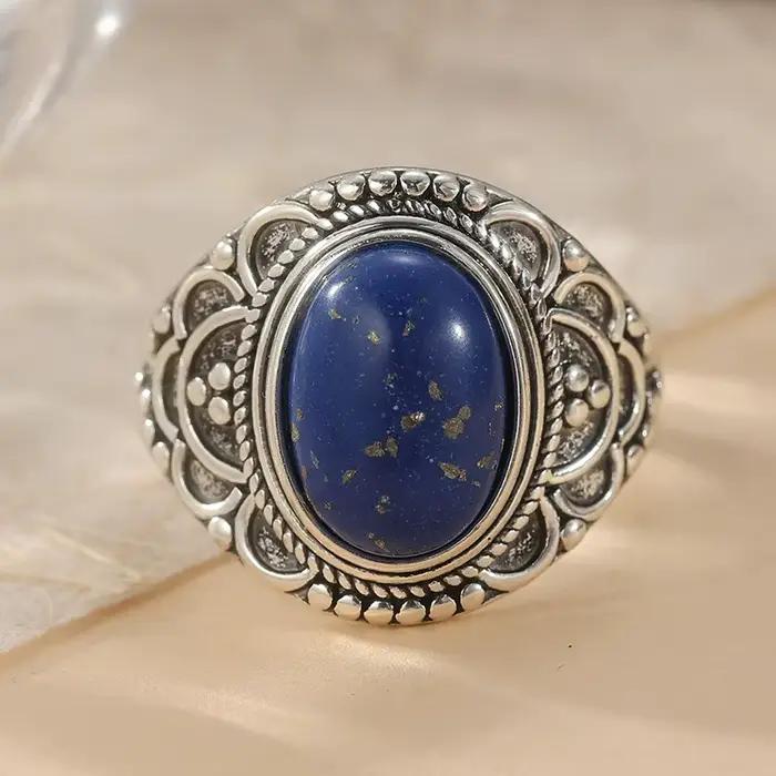 Bague vintage magnifique incrustée de lapis-lazuli synthétique ovale