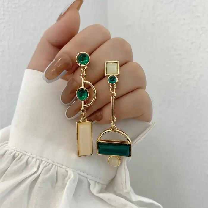 Boucles d'oreilles AENSOA en métal avec motifs de plantes ornementaux et strass pour femmes mode et élégance occassions spéciales