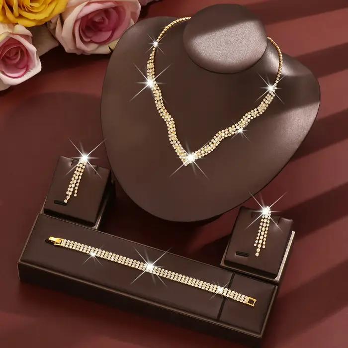 Parure de bijoux en strass dorés glamour