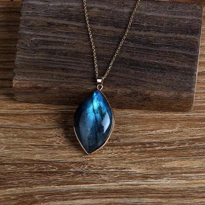 Collier en Labrumen Naturel de Forme Irrégulière