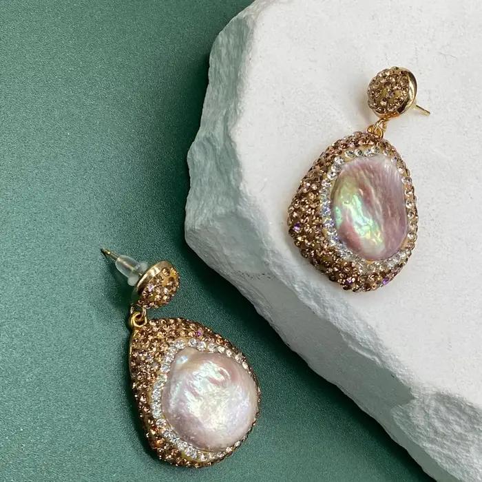 Boucles d'oreilles en perles baroques naturelles faites à la main pour femmes avec diamants rouge pour soirée ou quotidien