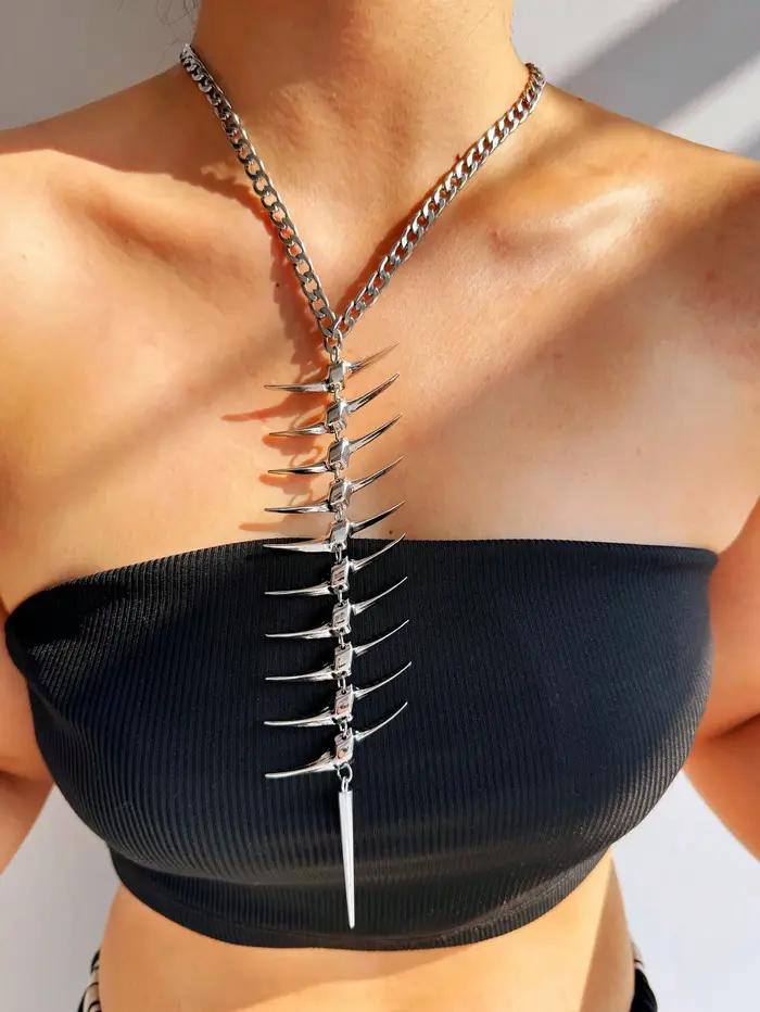 Chaîne de dos style punk en forme d'os pour femme