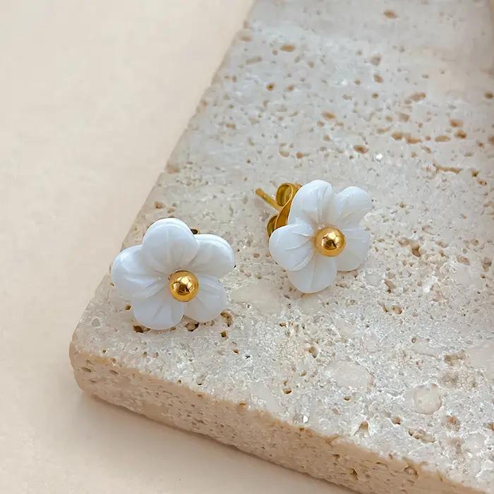 EManco Boucles d'oreilles clous exquises en forme de fleur de coquillage naturel pour femme