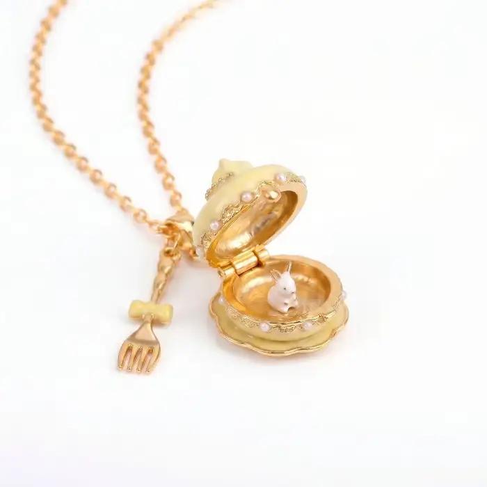 Collier pendentif mini boîte à gâteau mignonne avec anneau, émail fait main, pendentif dessert avec