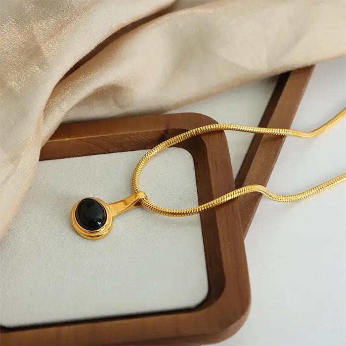Collier pendentif naren onyx noir pour femme