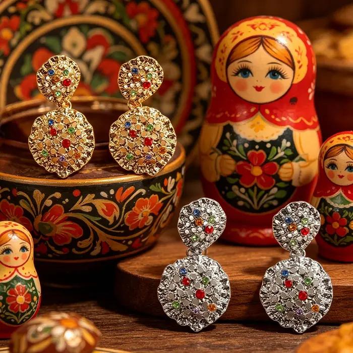 Boucles d'oreilles à plusieurs niveaux en or martelé avec accents de strass multicolores, bijoux statement pour femmes occasions spéciales mariage soirées formelles