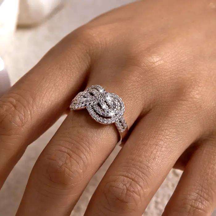 Bague en cuivre avec zircon cubique à nœud croisé pour femme