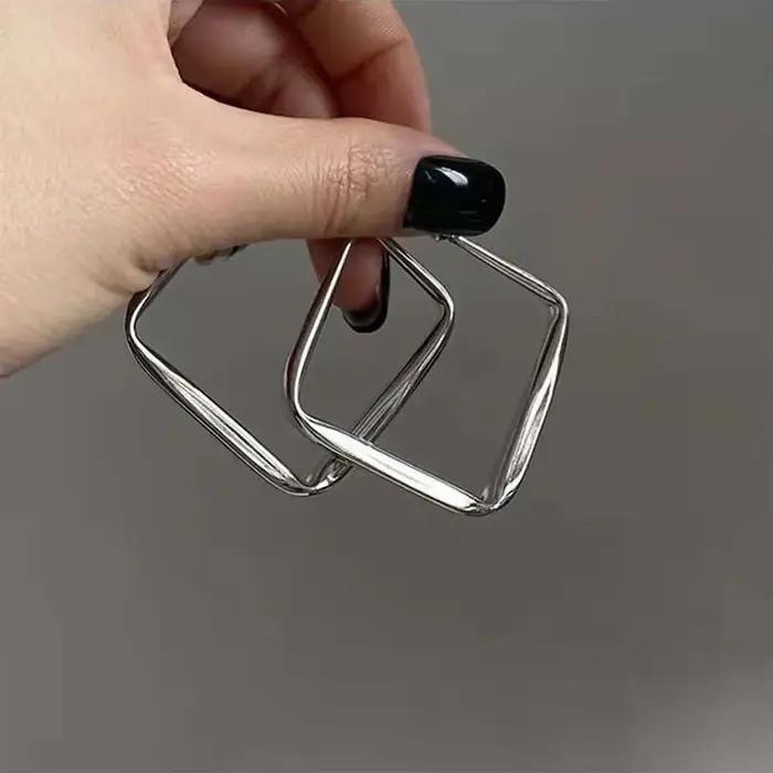 Boucles d'oreilles carrées couleur or pour femmes bijoux exagérés en métal géométrique cercle irrégulier style moderne 2026 occasions spéciales