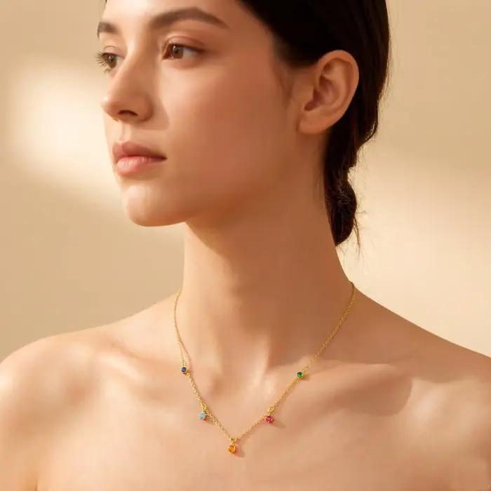 Collier en pierres colorées dorées avec chaîne de maillons en argent sterling 925 pour femmes occasions spéciales bohème elegant zirconium Blanc
