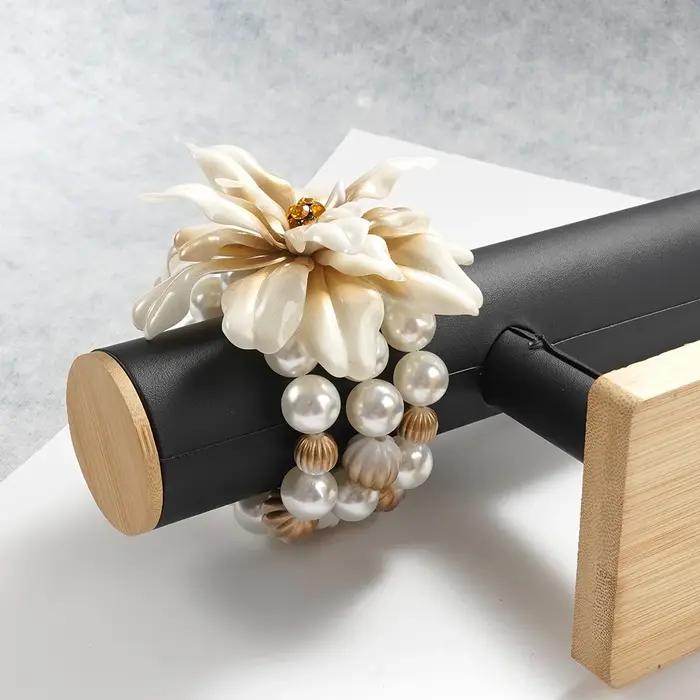 Bracelet floral perlé, accessoire tendance pour brunch