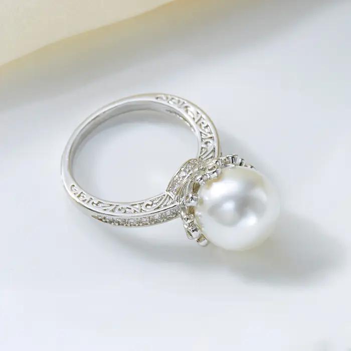 Bague de cocktail élégante rétro en perles pour femme, accessoire de luxe tendance pour le quotidien, idéale pour les rendez-vous, les fêtes, les mariages, cadeau de bijoux pour femme occasions spéciales