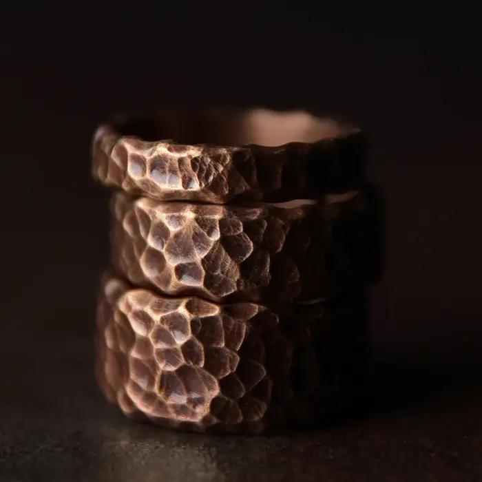 Bague Tibétaine en Cuivre Massif Battue à la Main