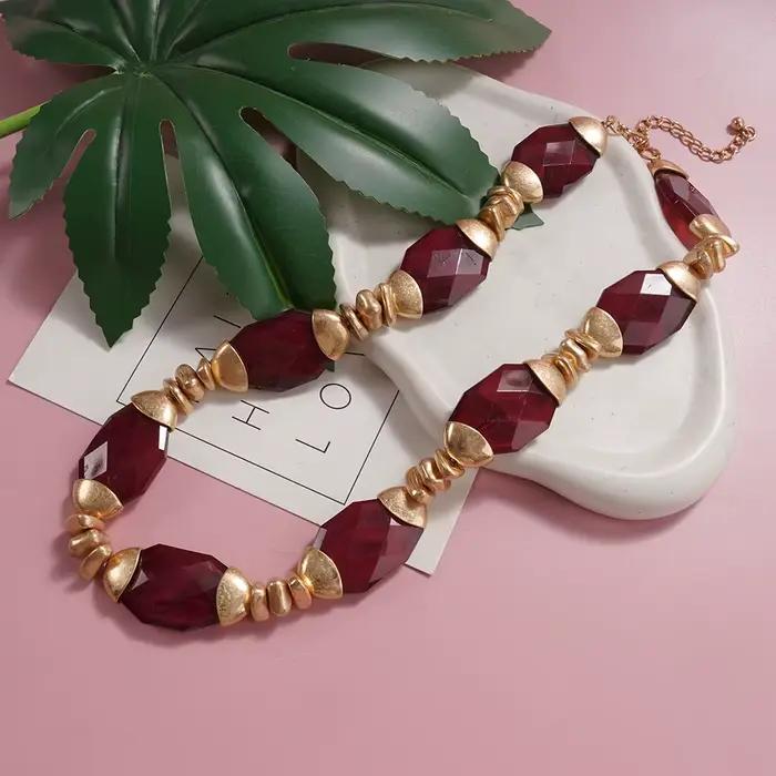 Collier de perles à facettes bordeaux foncé et accent doré, bijoux de Luxe rétro audacieux, parfait