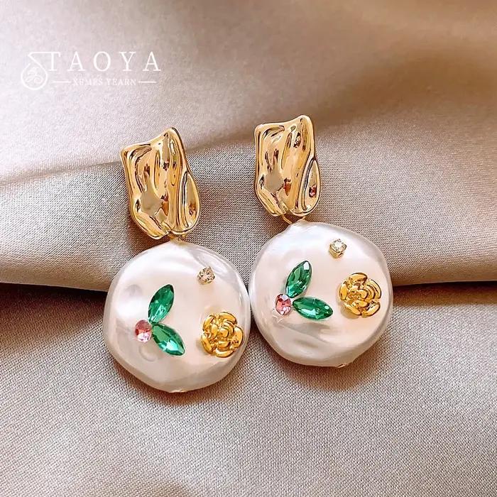Monet Garden imite la conception de boucles d'oreilles en perles baroques avec des bijoux de tempérament inhabituel