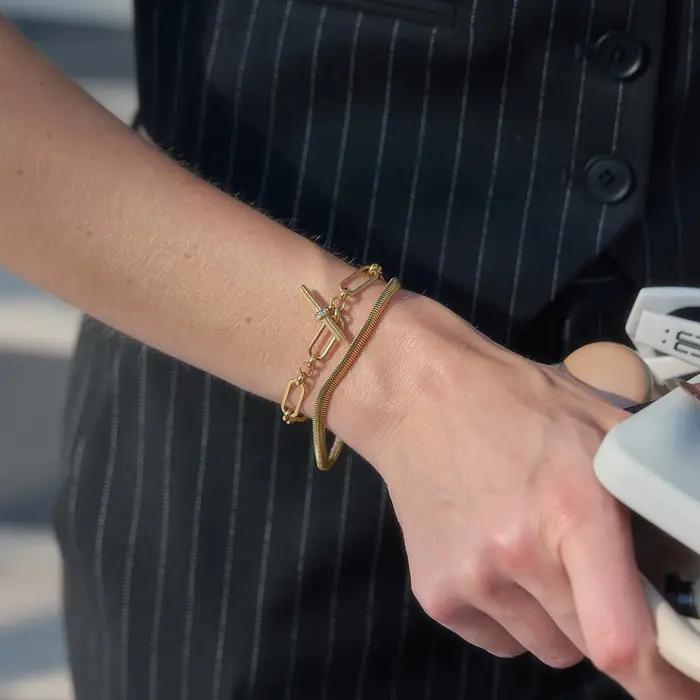 Bracelet à breloques en forme de T Zora Crystal pour femmes