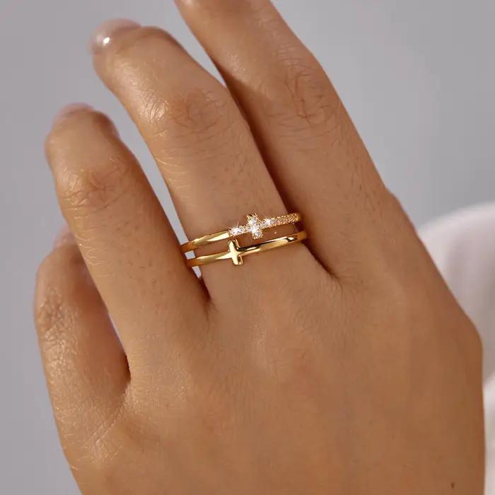 Bague délicate à double bande croisée pour femme