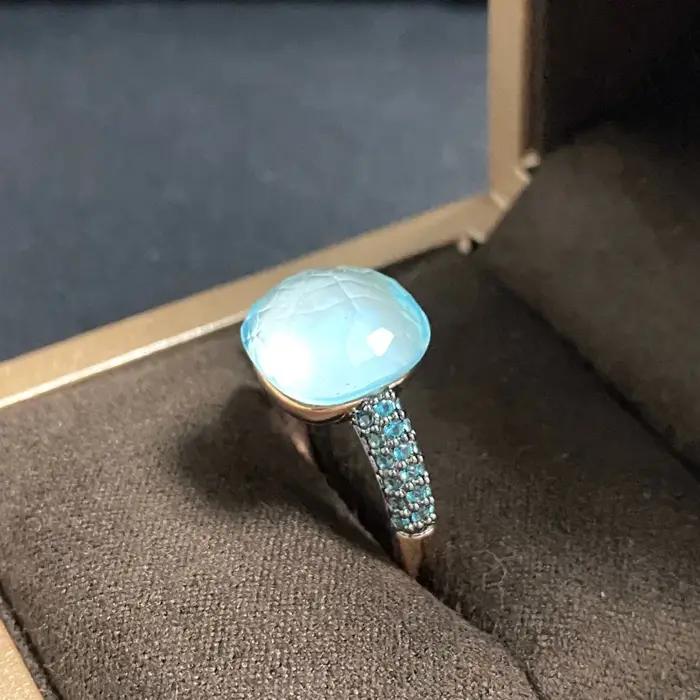Bague en topaze bleue incrustée de zircon noir avec placage noir