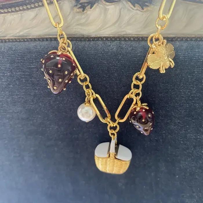 Bracelet de perles de fraises en résine rouge avec breloque abeille pour femmes occasions spéciales bijou romantique et mignon cadeau pastoral