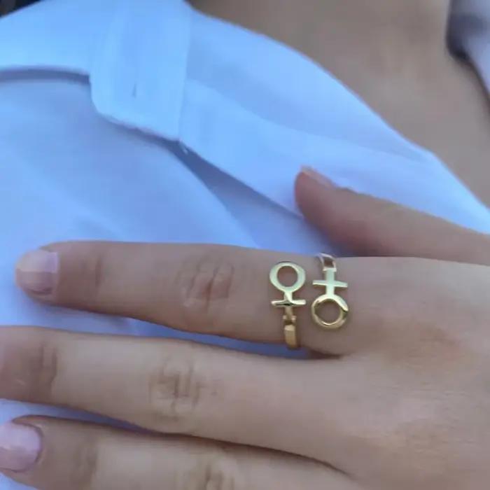 Bague CEYAWEI en acier inoxydable avec plaquage or 18 carats, symbole de Vénus pour femmes, bijou de fierté lesbienne, élégant pour occasions spéciales