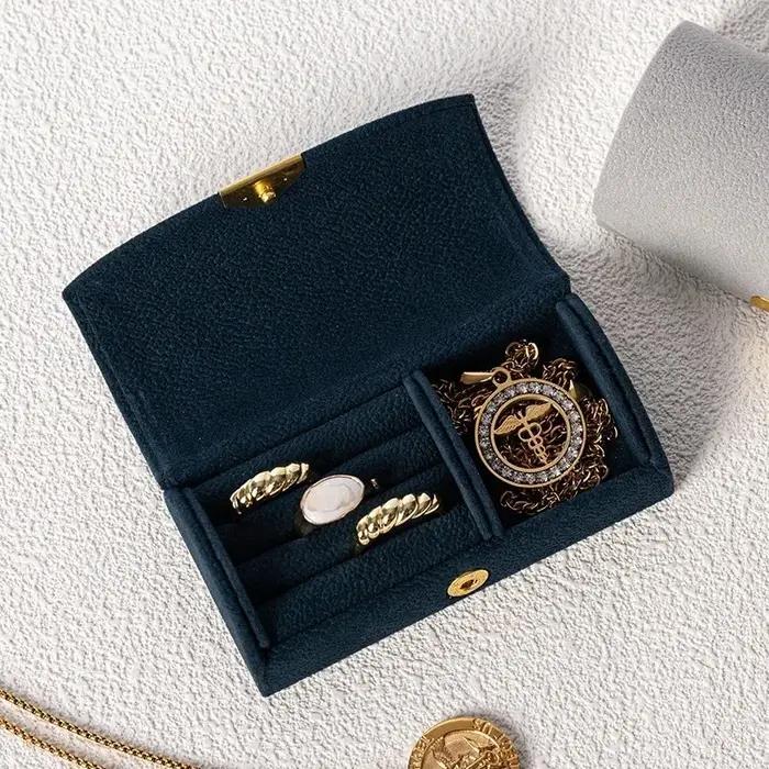 Boîte de rangement à bijoux miniature exquise et portable pour bagues