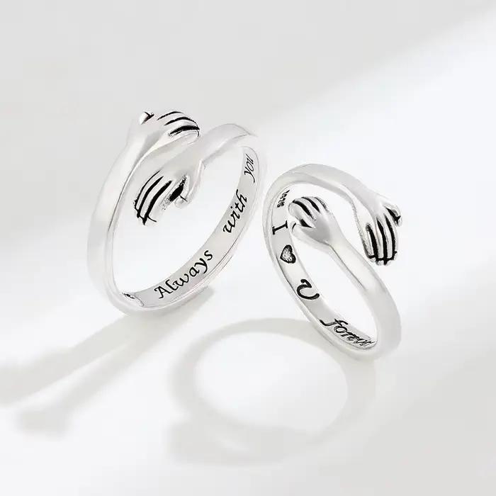 Bague romantique en forme de cœur ajustable pour femmes et hommes alliances de mariage en alliage de zinc blanc or noir pour célébrer l'amour et l'amitié
