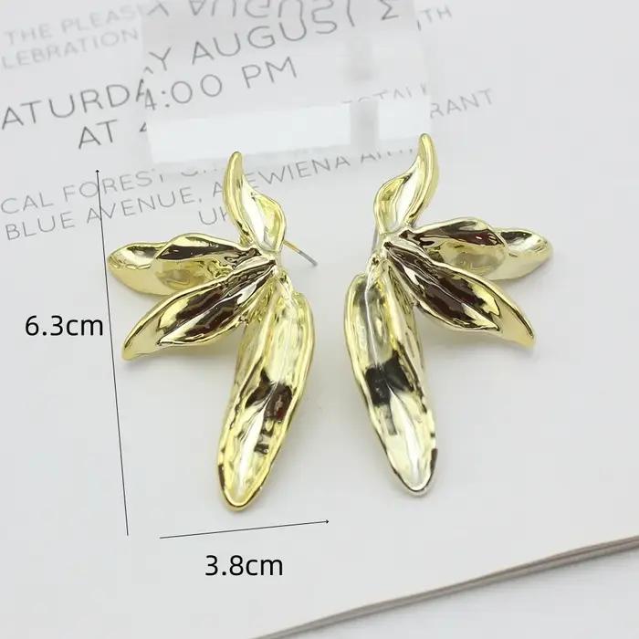 Boucles d'oreilles en forme de pétale de fleur dorée pour femmes, bijoux créatifs, cadeau pour filles, bijoux dorés pour femmes, bijoux pendants pour femmes, bijoux modernes pour femmes