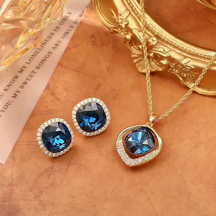 Collier en zircon bleu géométrique, design de niche haut de gamme, élégant et raffiné, chaîne de pull polyvalente