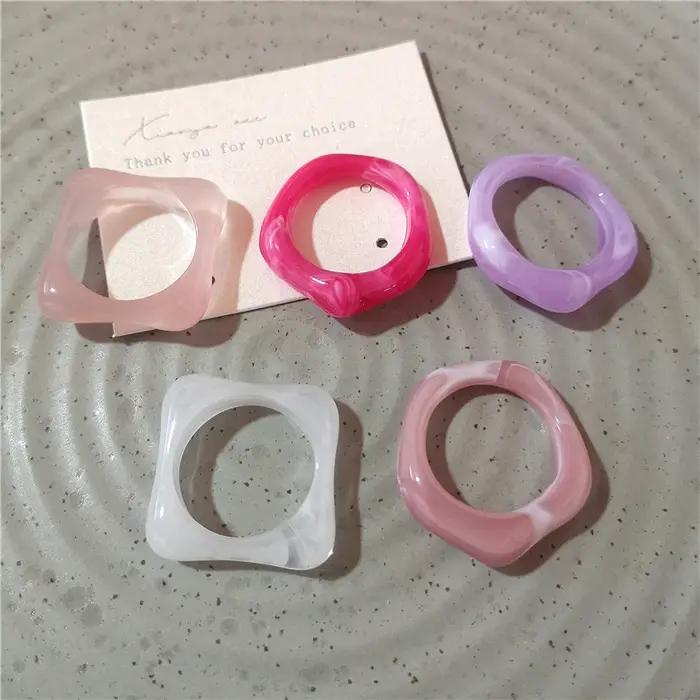 Ensemble de bagues rondes et irrégulières en résine acrylique colorée pour femmes