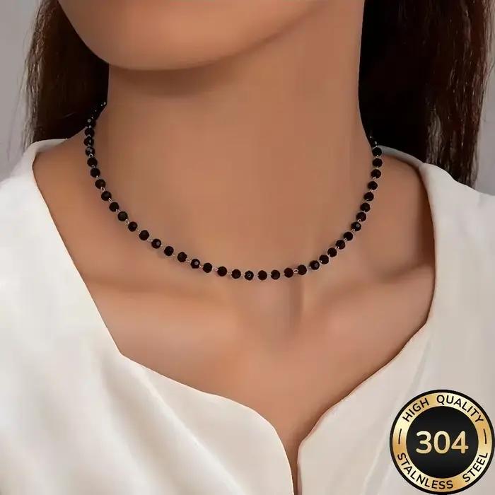 Collier de perles noires de style punk minimaliste pour femme