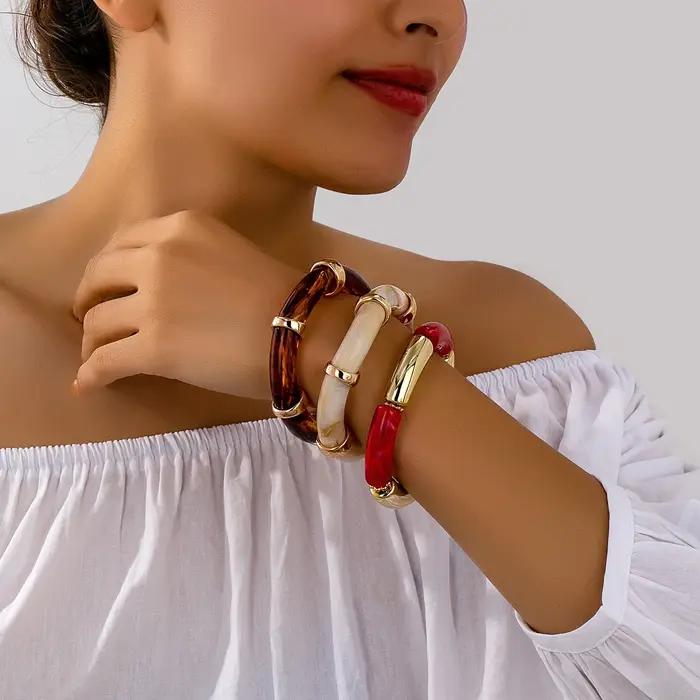 Un bracelet élastique tendance pour femmes