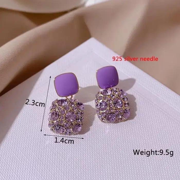 Couleur pourpre femmes boucles d'oreilles pendantes petites
