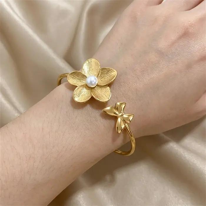 Bracelet ouvert en acier inoxydable de luxe français avec perles et fleurs pour femme – Accessoire d