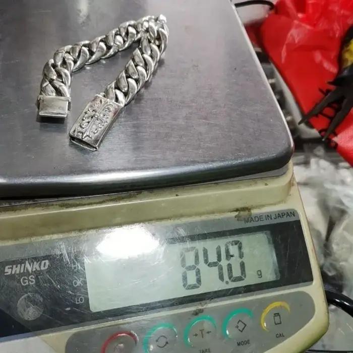 Bracelet en argent tibétain antique de collection design ethnique fait main bijou punk élégant et audacieux cadeau porte-bonheur occasions spéciales