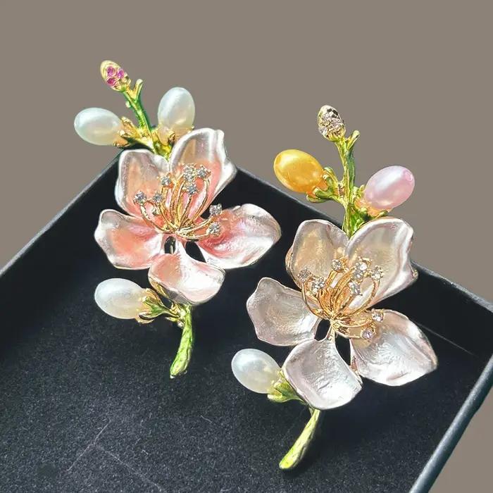 Broche en émail fleur de pêcher imitation perles strass design luxueux et élégant pour femmes occasions spéciales et vie quotidienne
