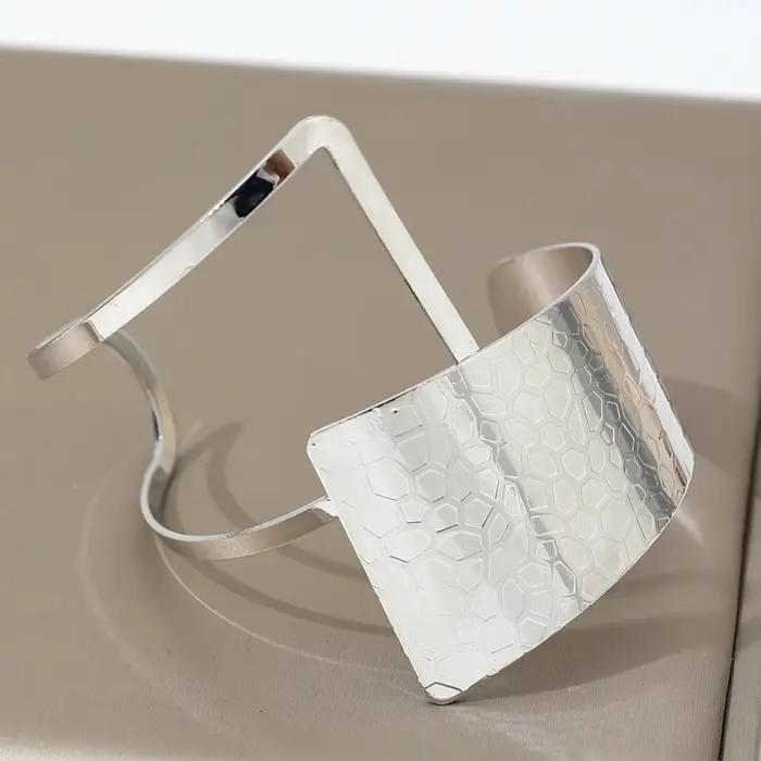Bracelet Réglable Tendance pour Femmes en Alliage de Fer Fini Plaqué Argent Accessoires de Mode Élégants Pour Toutes les Occasions Spéciales