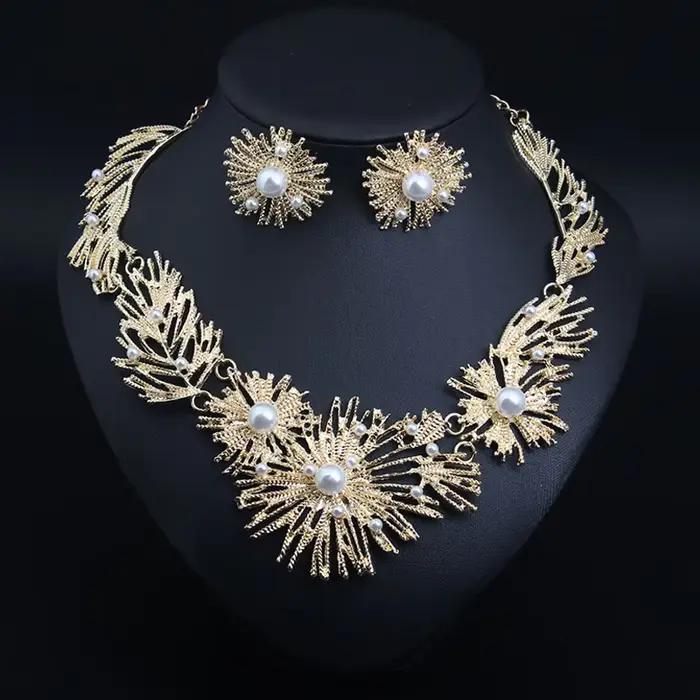 Ensemble de colliers et boucles d'oreilles en perle simulée et acier inoxydable pour femmes occasions spéciales