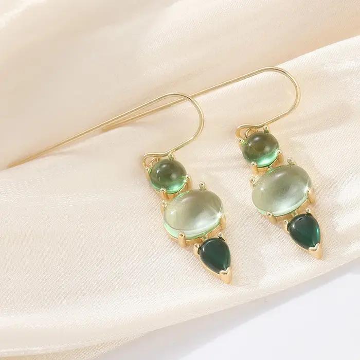 Boucles d'oreilles pendantes géométriques vintage incrustées d'agate synthétique verte