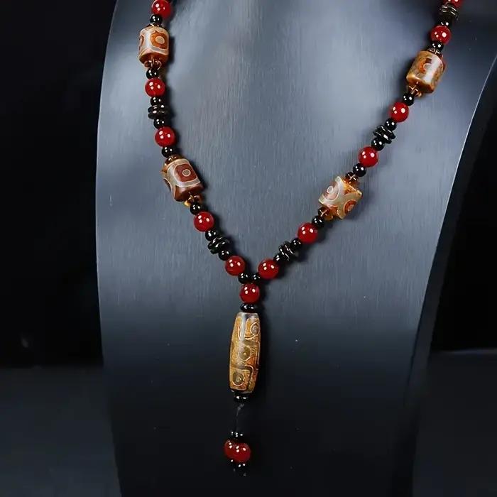Collier pendentif Nine Eyes en calcédoine gris foncé pour femmes élégantes et mystérieuses occasions quotidiennes et spéciales