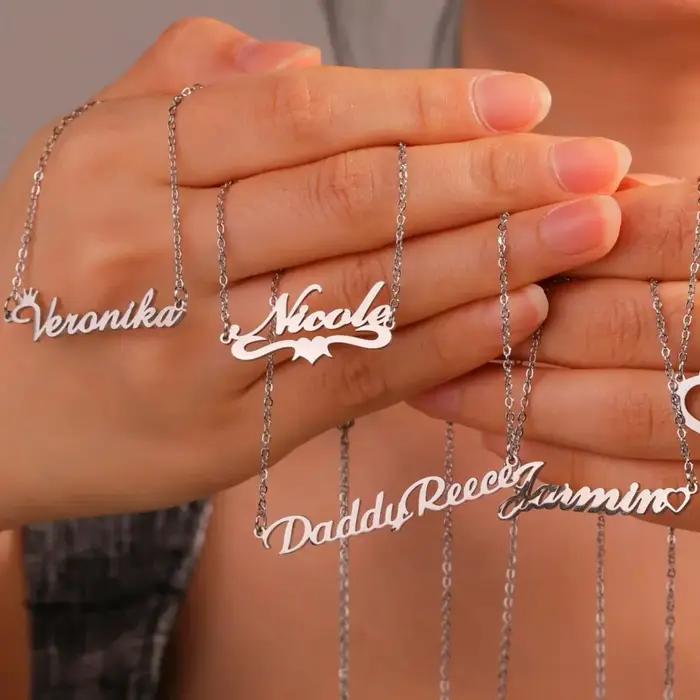 Collier avec nom personnalisé pour femmes et hommes