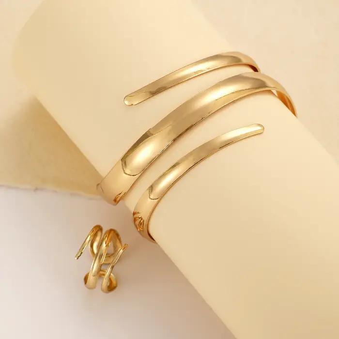 Ensemble de bracelets et matiques ouverts en métal pour femmes élégants avec motifs géométriques et finitions or et or jaune clair pour occasions sociales