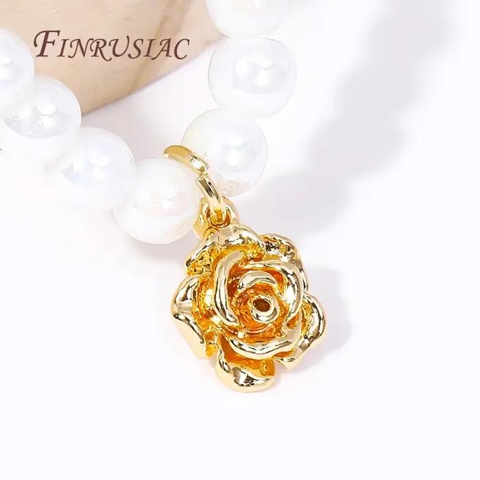 Breloques florales en laiton plaqué or 18 carats