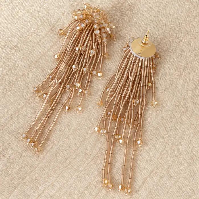 Pendentif pompon très individualiste avec une boucles d'oreilles longues de Style rétro
