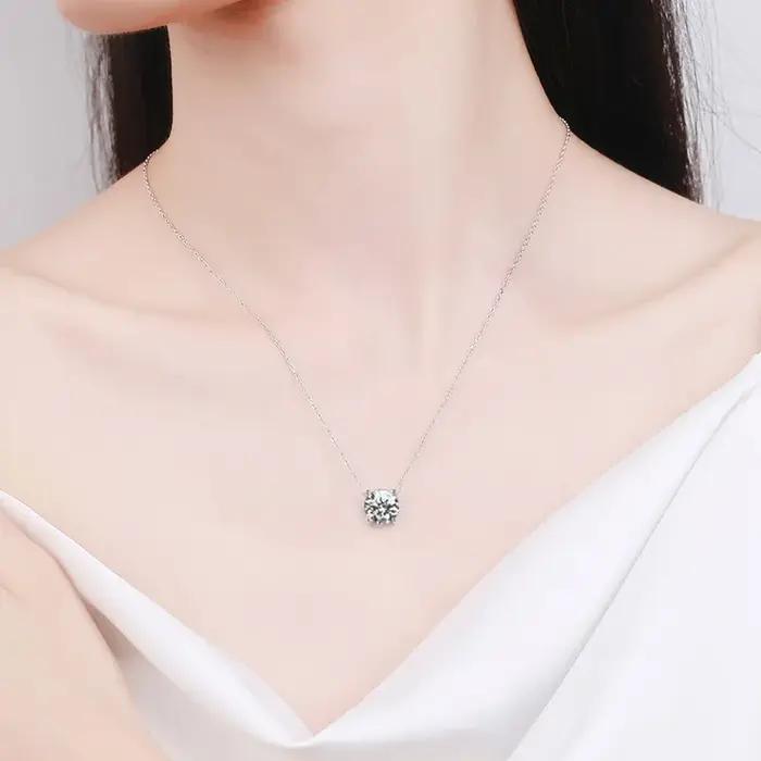 Collier en argent sterling 925 avec pendentif moissanite pour femmes styles modernes et élégants pour occasions spéciales