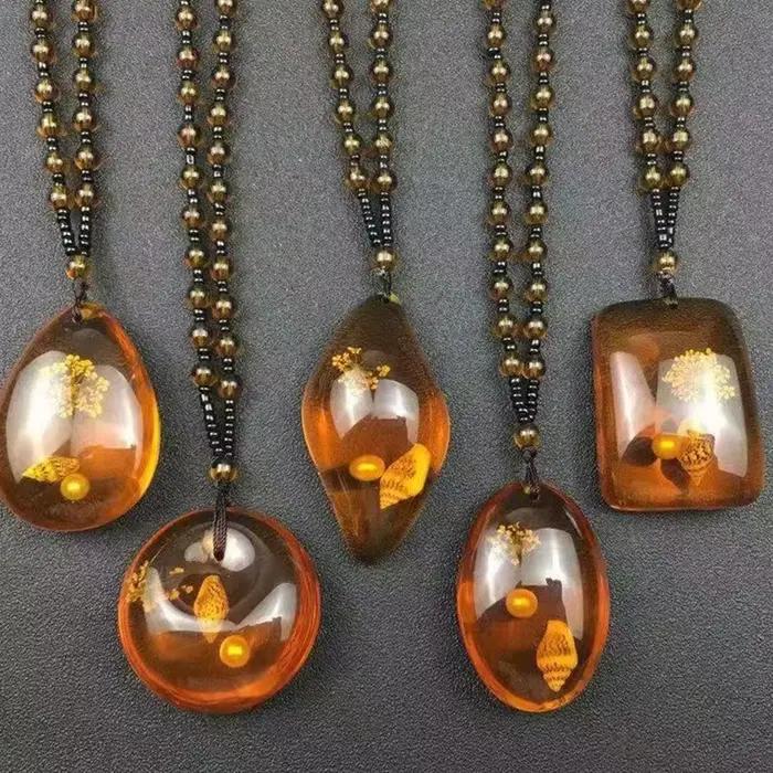 Collier en résine ambre imitation jade jaune pendentif cœur et fleur unique pour femmes occasions spéciales bijou cadeau