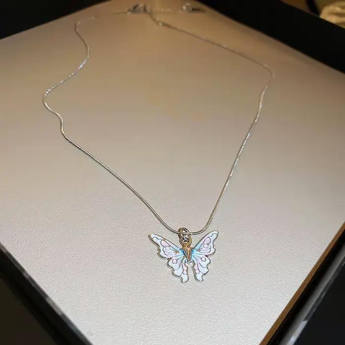 Collier papillon rose pour femme